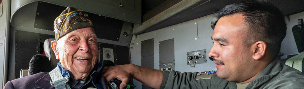 WWII veteran on flight with current service member